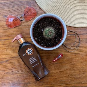 It’s a 10 Miracle Defrizzing Cleansing Conditioner